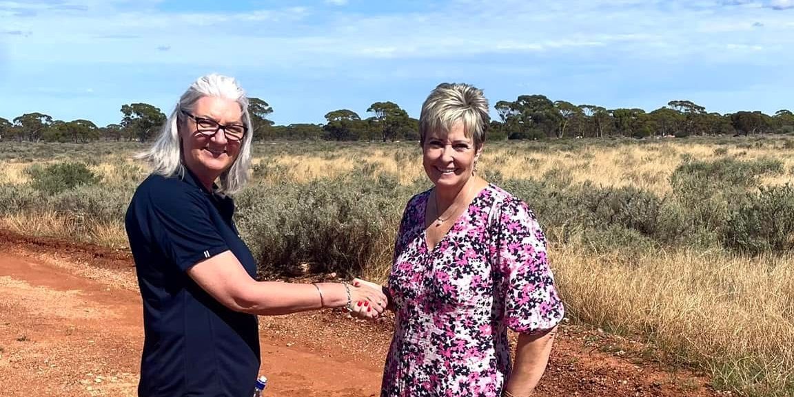 Chairperson Donna Malec thanking Kalgoorlie MP Ali Kent.